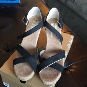 Tom’s size 8, strappy black canvas cork wedge